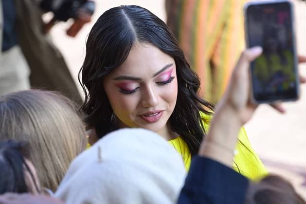 Avani Gregg CELEBRITES : Arrivees et departs du defile Valentino - Paris - 06 03 2022 FedericoPestellini Panoramic 