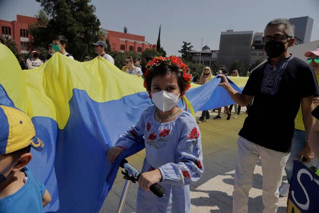 Ukrainian Community In Mexico Protests Against Russia After Deployment Of Armed Troops A girl from the Ukrainian community in Mexico City holds a flag on the esplanade of the Monument to the Revolution before marching to the Angel of Independence to protest against Russian president Vladimir Putin, after he ordered the start of a military strategy in several Ukrainian cities. Mexico City Mexico  Copyright: xGerardoxVieyrax originalFilename: vieyra-notitle220306_npDgC.jpg