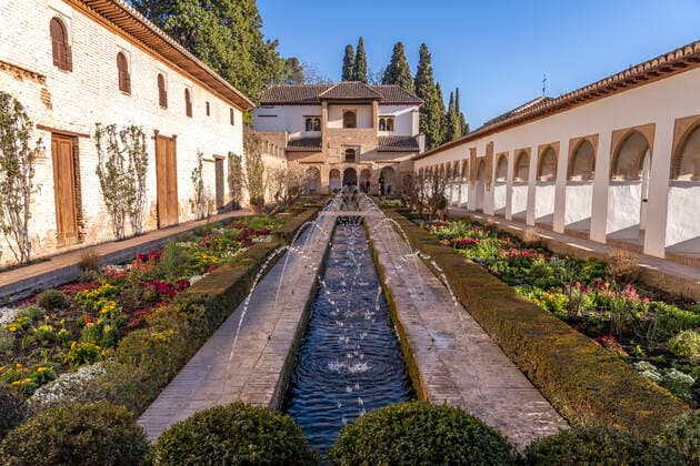 Acequia-Hof Brunnen im Acequia-Hof des Generalife, Welterbe Alhambra in Granada, Andalusien, Spanien fountain at the Patio de la Acequia in the Generalife, world heritage Alhambra in Granada, Andalusia, Spain *** Acequia courtyard fountain at the Patio de la Acequia in the Generalife, world heritage Alhambra in Granada, Andalusia, Spain fountain at the Patio de la Acequia in the Generalife, world heritage Alhambra in Granada, Andalusia, Spain