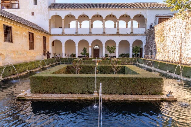 Palacio de Generalife Brunnen im Innenhof des Palacio de Generalife, Welterbe Alhambra in Granada, Andalusien, Spanien Foutains at the Palacio de Generalife Courtyard, world heritage Alhambra in Granada, Andalusia, Spain *** Palacio de Generalife Fountain at the Palacio de Generalife Courtyard, world heritage Alhambra in Granada, Andalusia, Spain Foutains at the Palacio de Generalife Courtyard, world heritage Alhambra in Granada, Andalusia, Spain