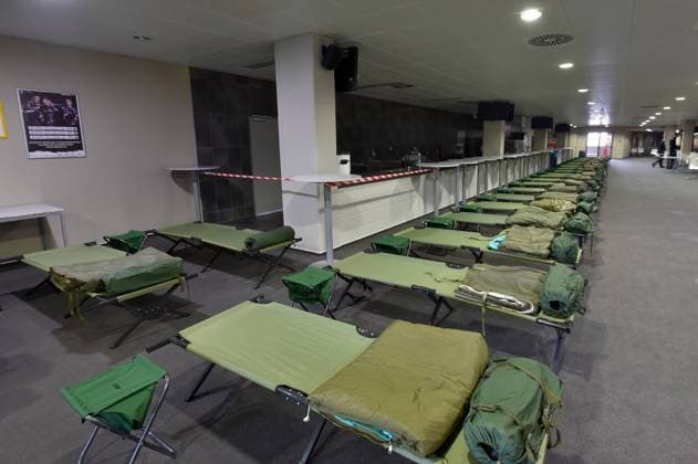 News Bilder des Tages The regional assistance centre for Ukrainian refugees in KV Arena in Karlovy Vary, Czech Republic, on March 7, 2022. Ukrainians are fleeing the war after Ukraine was attacked by Russia. Refugees are able to arrange the necessary documents, including health insurance, and will get basic humanitarian aid in the centre. Besides, the labour office employees will be on the spot to offer advice to them. (CTKxPhoto SlavomirxKubes) CTKPhotoP2022030707506  KBS_01