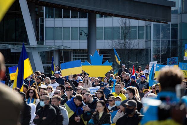 March 6, 2022, Vancouver, British Columbia, Canada: A maple leaf in Ukrainian coolers appears in the large crowd gathered at Jack Poole Plaza in Vancouver, BC to show support for Ukraine against the invasion by Russia. Vancouver Canada - ZUMA Pho 20220306_mda_w171_549 Copyright: xRyanxWalterxWagnerx