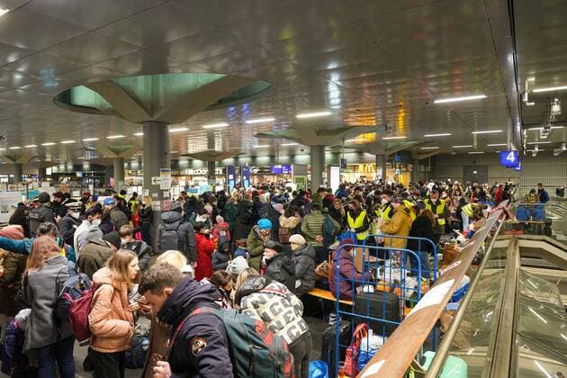 News Themen der Woche KW10 News Bilder des Tages 07.03.2022,Berlin,Deutschland,GER,Impressionen von ankommenden ukrainische Flüchtlinge am Berliner Hauptbahnhof *** 07 03 2022,Berlin,Germany,GER,Impressions of arriving Ukrainian refugees at Berlin central station