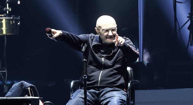 Bilder des Jahres 2022, Entertainment 03 März Entertainment Themen der Woche KW10 Entertainment Bilder des Tages Konzert von Genesis, @ Mercedes Arena, Berlin Genesis, Gesang Phil Collins Keyboard Tony Banks Bass, Gitarre Mike Rutherford Schlagzeug (live) Nicholas Nic Collins *** Concert by Genesis, @ Mercedes Arena, Berlin Genesis, vocals Phil Collins keyboard Tony Banks bass, guitar Mike Rutherford drums live Nicholas Nic Collins