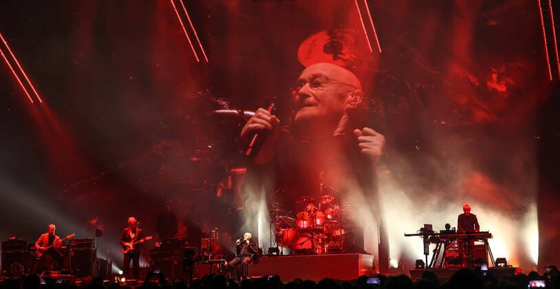 Konzert von Genesis, @ Mercedes Arena, Berlin Genesis, Gesang Phil Collins Keyboard Tony Banks Bass, Gitarre Mike Rutherford Schlagzeug (live) Nicholas Nic Collins