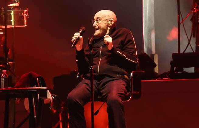 Konzert von Genesis, @ Mercedes Arena, Berlin Genesis, Gesang Phil Collins Keyboard Tony Banks Bass, Gitarre Mike Rutherford Schlagzeug (live) Nicholas Nic Collins