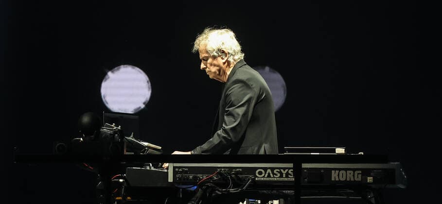 Konzert von Genesis, @ Mercedes Arena, Berlin Genesis, Gesang Phil Collins Keyboard Tony Banks Bass, Gitarre Mike Rutherford Schlagzeug (live) Nicholas Nic Collins