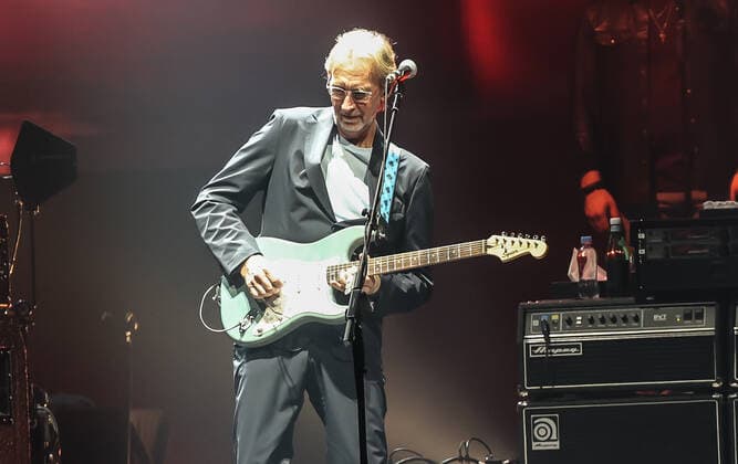 Konzert von Genesis, @ Mercedes Arena, Berlin Genesis, Gesang Phil Collins Keyboard Tony Banks Bass, Gitarre Mike Rutherford Schlagzeug (live) Nicholas Nic Collins