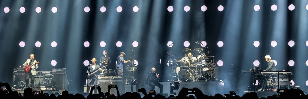 Entertainment Bilder des Tages Konzert von Genesis, @ Mercedes Arena, Berlin Genesis, Gesang Phil Collins Keyboard Tony Banks Bass, Gitarre Mike Rutherford Schlagzeug (live) Nicholas Nic Collins