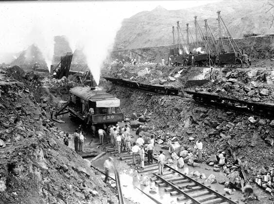 Construction on the Panama Canal ca. 1913 1062_05_l_-7752-