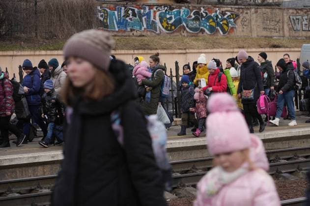 News Bilder des Tages Hundreds of refugees are pictured upon their arrival at the secondary railway station in Lviv, that has been enabled to receive people from Dnipro, Zaporizhzhia and other areas of Ukraine who flee their homes due to the Russian invasion and war on the country. EFE Borja Sanchez Trillo Refugees at the secondary railway station in Lviv !ACHTUNG: NUR REDAKTIONELLE NUTZUNG!  Copyright: xBorjaxSanchezxTrillox GRAF3032 20220308-4019b83e037eb5128d3cafad3a8d8db8e1f44c03