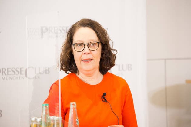 Presse-Gespräch am 8. März 2022 im Münchner PresseClub zum Thema Corona Covid19 Dr. Christina Berndt Gespräch am 8. März 2022 im Münchner PresseClub zum Thema Corona Covid19 mit Virologin Prof. Dr. Ulrike Protzer und Dr. Christina Berndt, Wissenschaftsjournalistin des Jahres. - Dr. Christina Berndt Munich Press Club Discussion (Munich, Germany), March 8, 2022, on the subject of Corona Covid19 with virologist Prof. Dr. Ulrike Protzer and Dr. Christina Berndt, science journalist of the year. Munich Bavaria Germany Copyright: xMichaelxLucanxxxaal.photox
