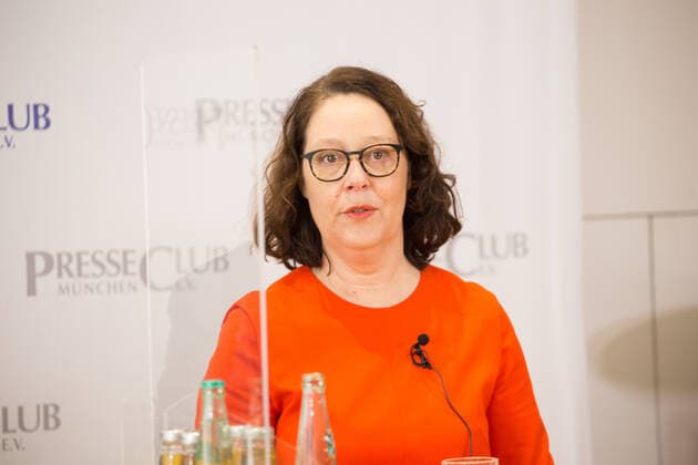 Presse-Gespräch am 8. März 2022 im Münchner PresseClub zum Thema Corona Covid19 Dr. Christina Berndt Gespräch am 8. März 2022 im Münchner PresseClub zum Thema Corona Covid19 mit Virologin Prof. Dr. Ulrike Protzer und Dr. Christina Berndt, Wissenschaftsjournalistin des Jahres. - Dr. Christina Berndt Munich Press Club Discussion (Munich, Germany), March 8, 2022, on the subject of Corona Covid19 with virologist Prof. Dr. Ulrike Protzer and Dr. Christina Berndt, science journalist of the year. Munich Bavaria Germany Copyright: xMichaelxLucanxxxaal.photox