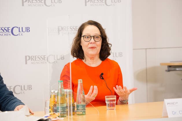 Presse-Gespräch am 8. März 2022 im Münchner PresseClub zum Thema Corona Covid19 Dr. Christina Berndt Gespräch am 8. März 2022 im Münchner PresseClub zum Thema Corona Covid19 mit Virologin Prof. Dr. Ulrike Protzer und Dr. Christina Berndt, Wissenschaftsjournalistin des Jahres. - Dr. Christina Berndt Munich Press Club Discussion (Munich, Germany), March 8, 2022, on the subject of Corona Covid19 with virologist Prof. Dr. Ulrike Protzer and Dr. Christina Berndt, science journalist of the year. Munich Bavaria Germany Copyright: xMichaelxLucanxxxaal.photox