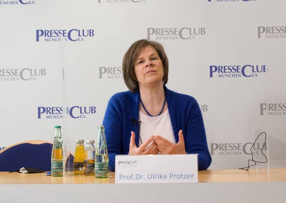 Presse-Gespräch am 8. März 2022 im Münchner PresseClub zum Thema Corona Covid19 Prof. Dr. Ulrike Protzer Gespräch am 8. März 2022 im Münchner PresseClub zum Thema Corona Covid19 mit Virologin Prof. Dr. Ulrike Protzer und Dr. Christina Berndt, Wissenschaftsjournalistin des Jahres. - Prof. Dr. Ulrike Protzer Munich Press Club Discussion (Munich, Germany), March 8, 2022, on the subject of Corona Covid19 with virologist Prof. Dr. Ulrike Protzer and Dr. Christina Berndt, science journalist of the year. Munich Bavaria Germany Copyright: xMichaelxLucanxxxaal.photox