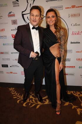 Bilder des Jahres 2022, Entertainment 03 März Entertainment Themen der Woche KW10 WOMAN OF THE YEAR AWARD 2022 Wien, Hotel Hyatt, 08. 03. 2022 Guido Maria KRETSCHMER, Sophia THOMALLA *** WOMAN OF THE YEAR AWARD 2022 Vienna, Hotel Hyatt, 08 03 2022 Guido Maria KRETSCHMER, Sophia THOMALLA