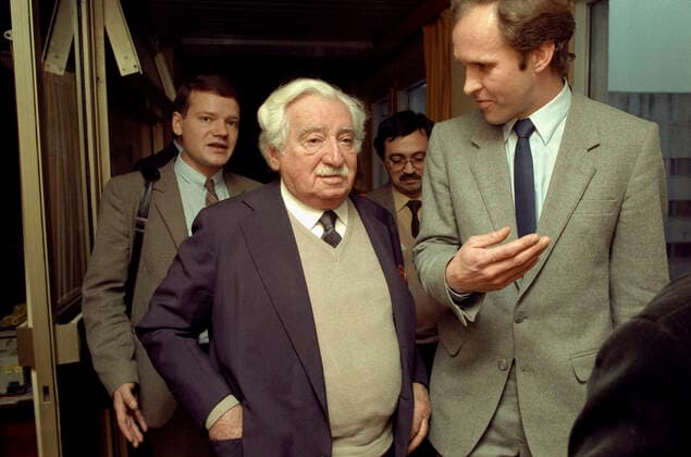 Brazilian writer Jorge Amado in USSR 8132537 06.10.1989 Left: famous Brazilian writer and activist Jorge Amado receives the Pablo Neruda Prize of APN (today Rossiya Segodnya International News Agency). Vladimir Vyatkin Moscow Russia  Copyright: xVladimirxVyatkinx