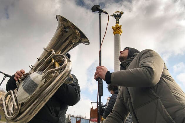 Concert Free Sky In Support Of Requirements Close The Sky Over Ukraine Musicians of the Kyiv Classic Symphony Orchestra under the direction of conductor Herman Makarenko preparing for an open air concert Free Sky in support of requirements Close the sky over Ukraine at the Independence Square in central Kyiv, Ukraine March 9, 2022 Kyiv Ukraine  Copyright: xMaxymxMarusenkox originalFilename: musienko-notitle220309_npHs2.jpg