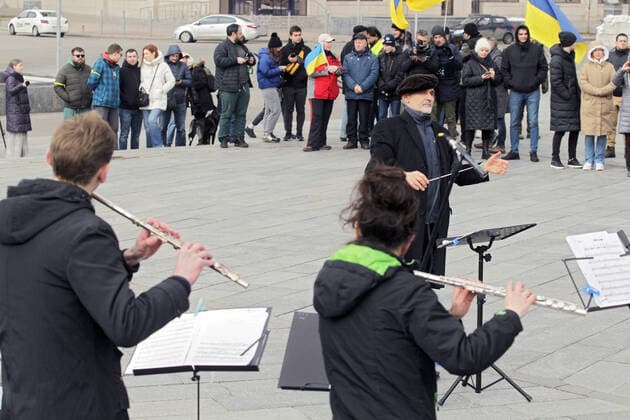 News Themen der Woche KW10 News Bilder des Tages KYIV, UKRAINE - MARCH 09, 2022 - Kyiv-Classic Orchestra perform during the Free Sky concert in support of the appeal of Ukrainian people and the President of Ukraine to world leaders to close the sky over Ukraine, in Maidan Nezalezhnosti Square, Kyiv, capital of Ukraine Free Sky concert in Maidan Nezalezhnosti  Copyright: xYevhenxKotenkox