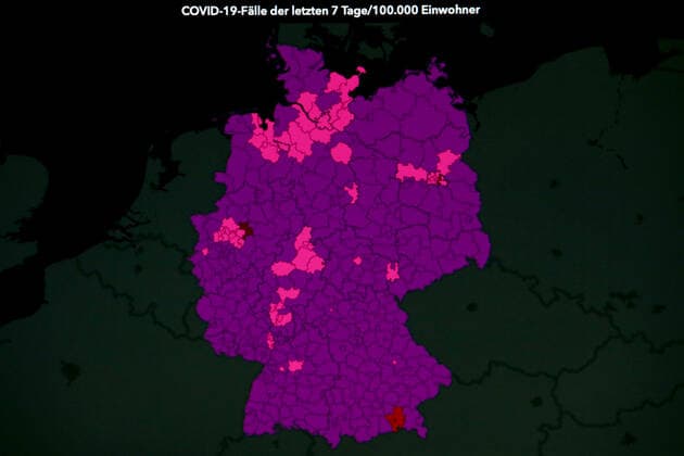 Dashboard des RKI, die 7-Tage-Inzidenz steigt wieder und liegt nun bei 1388,5 7-Tage-Inzidenz, Dashboard des RKI auf einem Monitor am 10.03.2022 in Siegen Deutschland.