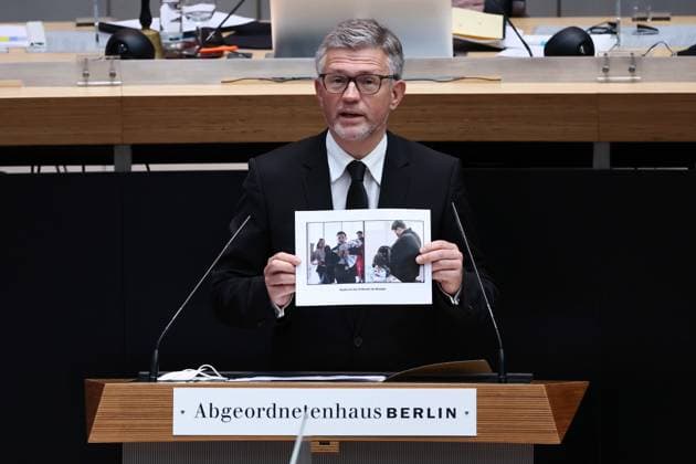 Ukraine-Krieg, Jahrestag der Invasion, Chronologie der Ereignisse, Archivbilder Bilder des Jahres 2022, News 03 März News Themen der Woche KW10 News Bilder des Tages Der Botschafter von Ukraine in Deutschland Andrij Melnyk waehrend der Aktuellen Stunde ueber den Russichen Angriffskrieg auf die Ukraine und die Aufnahme in der Stadt von Kriegsfluechtlingen im Abgeordnetenhaus in Berlin am 10. Maerz 2022. Plenarsitzung im Abgeordnetenhaus Berlin *** The Ambassador of Ukraine in Germany Andrij Melnyk during the current hour about the Russian war of aggression on Ukraine and the reception in the city of war refugees in the House of Representatives in Berlin on 10 March 2022 plenary session in the House of Representatives Berlin