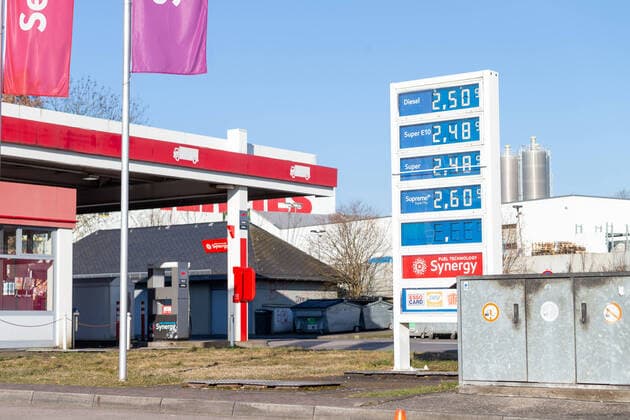 Bilder des Jahres 2022, News 03 März News Themen der Woche KW10 News Bilder des Tages Autobahn A3 Preis für Diesel erreicht 2,50 Euro pro Liter, 10.03.2022, Location: Raststätte Heiligenroth in Autobahn A3 *** Freeway A3 price of diesel reaches 2.50 euros per liter, 10 03 2022, location service area Heiligenroth in freeway A3 Copyright: xEibner-Pressefotox xGerhardxWingenderx EP_GWR