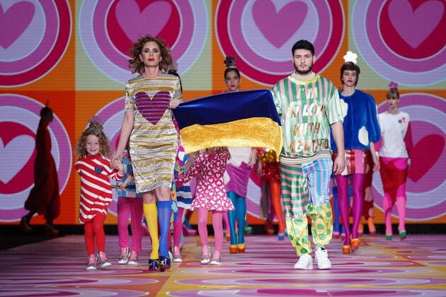 Bilder des Jahres 2022, Entertainment 03 März Entertainment Themen der Woche KW10 Entertainment Bilder des Tages Omar Montes,Agatha Ruiz de la Prada wears a creation by Agatha Ruiz de la Prada on the catwalk of the collection during the Cibeles Mercedes-Benz Fashion Week Madrid 2022 Catwalk in Madrid, on Thursday, March 10, 2022. Cordon Press *** Omar Montes,Agatha Ruiz de la Prada wears a creation by Agatha Ruiz de la Prada on the catwalk of the collection during the Cibeles Mercedes Benz Fashion Week Madrid 2022 Catwalk in Madrid, on Thursday, March 10, 2022 Cordon Press 