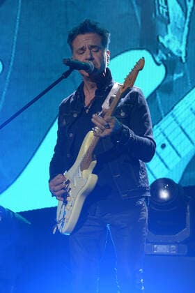 Soda Stereo Konzert in Mexiko-Stadt Soda Stereo ˜Gracias Totales Tour™ Concert MEXICO CITY, MEXICO - MARCH 9, 2022: Guest Richard Coleman for Soda Stereo band sings on stage during ˜Gracias Totales Tour™ in memory of Vocalist Gustavo Cerati at Palacio de los Deportes. On March 9, 2022 in Mexico City, Mexico. (Photo by Jaime Nogales Eyepix Group) Copyright: xJaimexNogalesx xEyepixxGroupx EYEPIX_JN_09032022_58058