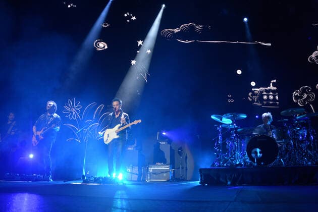 Soda Stereo Konzert in Mexiko-Stadt Soda Stereo ˜Gracias Totales Tour™ Concert MEXICO CITY, MEXICO - MARCH 9, 2022: Guest Richard Coleman for Soda Stereo band sings on stage during ˜Gracias Totales Tour™ in memory of Vocalist Gustavo Cerati at Palacio de los Deportes. On March 9, 2022 in Mexico City, Mexico. (Photo by Jaime Nogales Eyepix Group) Copyright: xJaimexNogalesx xEyepixxGroupx EYEPIX_JN_09032022_58061
