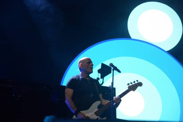 Soda Stereo Konzert in Mexiko-Stadt Soda Stereo ˜Gracias Totales Tour™ Concert MEXICO CITY, MEXICO - MARCH 9, 2022: Bass guitarist Zeta Bosio of Soda Stereo band performs on stage during ˜Gracias Totales Tour™ in memory of Vocalist Gustavo Cerati at Palacio de los Deportes. On March 9, 2022 in Mexico City, Mexico. (Photo by Jaime Nogales Eyepix Group) Copyright: xJaimexNogalesx xEyepixxGroupx EYEPIX_JN_09032022_58047
