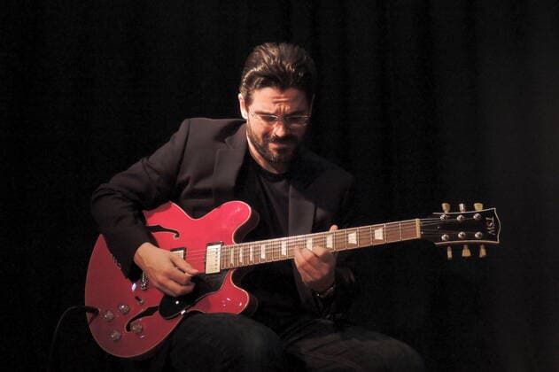 Der deutsche Gypsy-Swing- und Jazz-Gitarrist Joscho Stephan im JuBB Essen-Werden. German gypsy swing and jazz guitarist Joscho Stephan in Essen. Essen NRW DEU;DE;GERMANY;DEUTSCHLAND;ALLEMAGNE