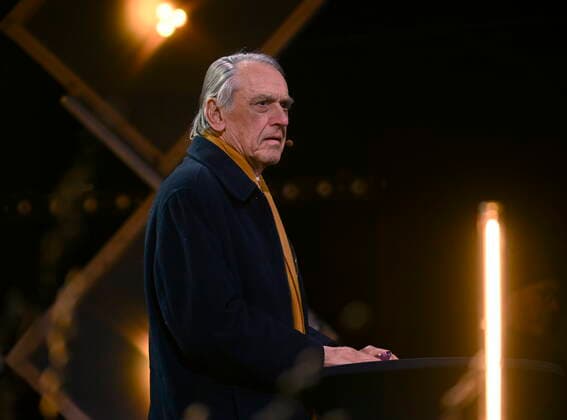 STOCKHOLM 20220310 Jan Eliasson, former Deputy Secretary General of the United Nations, gives a speech during the charity gala Sverige samlas och hjälper Sweden get together to help which was televised from Kungstradgarden park in Stockholm on Thursday night The music gala collected funds for people afflicted by the war in Ukraine STOCKHOLM SWEDEN SOI x10060x,  Copyright: xHenrikxMontgomery TTx SWEDEN CHARITY GALA