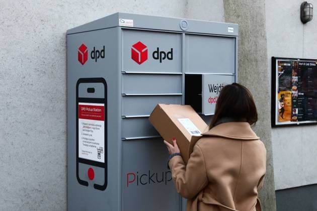 DPD Pickup Station In Poland A woman uses DPD Pickup Station parcel locker in Krakow, Poland on March 10, 2022. Krakow Poland  Copyright: xJakubxPorzyckix originalFilename: porzycki-dpdpicku220310_npKET.jpg