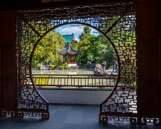 Portal, Dr. Sun Yat-Sen Classical Chinese Garden, traditionelle chinesische Architektur, Vancouver, British Columbia, Kanada, Nordamerika Copyright: imageBROKER/MaraxBrandl ibxmab08181359.jpg