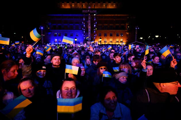 Sammen for Ukraine - koncert paa Raadhuspladsen loerdag den 12. marts 2022. TV 2 og DR er gaaet sammen om stoettekoncert for ofrene i Ukraine hvor der samles ind til ofrene for krigen.. , Copenhagen Denmark Copyright: PhilipxDavali PhilipxDavalix COP10246 spdk20220312-235159-L