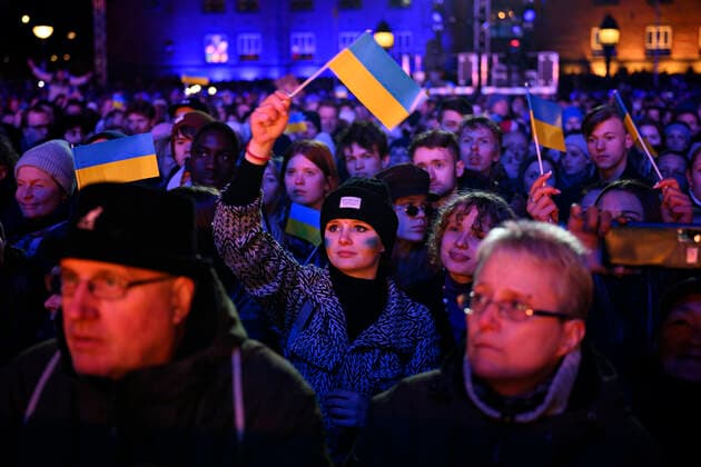 Sammen for Ukraine - koncert paa Raadhuspladsen loerdag den 12. marts 2022. TV 2 og DR er gaaet sammen om stoettekoncert for ofrene i Ukraine hvor der samles ind til ofrene for krigen.. , Copenhagen Denmark Copyright: PhilipxDavali PhilipxDavalix COP10246 spdk20220312-235259-L