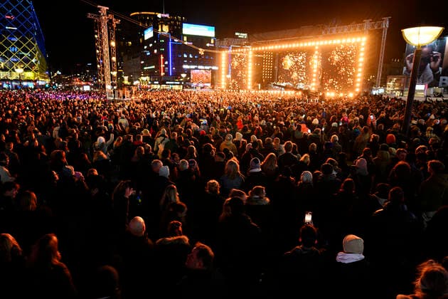 Sammen for Ukraine - koncert paa Raadhuspladsen loerdag den 12. marts 2022. TV 2 og DR er gaaet sammen om stoettekoncert for ofrene i Ukraine hvor der samles ind til ofrene for krigen.. , Copenhagen Denmark Copyright: PhilipxDavali PhilipxDavalix COP10246 spdk20220312-235338-L