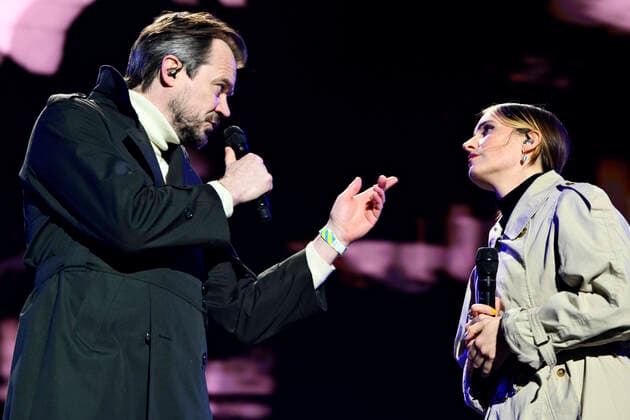 Peter Sommer feat. Selina Gin under Sammen for Ukraine - koncert paa Raadhuspladsen loerdag den 12. marts 2022. TV 2 og DR er gaaet sammen om stoettekoncert for ofrene i Ukraine hvor der samles ind til ofrene for krigen.. , Copenhagen Denmark Copyright: PhilipxDavali PhilipxDavalix COP10246 spdk20220312-235544-L