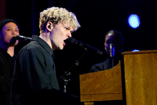 Saveus under Sammen for Ukraine - koncert paa Raadhuspladsen loerdag den 12. marts 2022. TV 2 og DR er gaaet sammen om stoettekoncert for ofrene i Ukraine hvor der samles ind til ofrene for krigen.. , Copenhagen Denmark Copyright: PhilipxDavali PhilipxDavalix COP10246 spdk20220312-235957-L