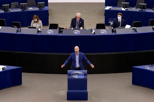 Marc Botenga und Roberts Zile im Plenarsaal des Europäischen Parlaments. Straßburg, 10.03.2022 *** Marc Botenga and Roberts Zile in the plenary hall of the European Parliament Strasbourg, 10 03 2022 Foto:xC.xHardtx xFuturexImage
