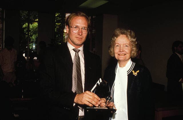**FILE PHOTO** William Hurt Has Passed Away. William Hurt And Susie Tracy 1988 Copyright: xRalphxDominguez MediaPunchx