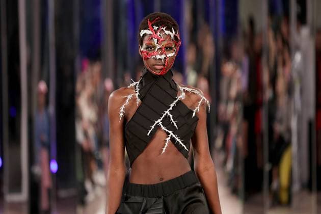 Highlights of Lisbon Fashion Week 2022 A model presents a creation from the Portuguese fashion designer Valentim Quaresma during the 58th edition of Lisbon Fashion Week in Lisbon, Portugal on March 13, 2022. Lisbon Portugal  Copyright: xPedroxFiuzax originalFilename: fiuza-highligh220313_npcUs.jpg