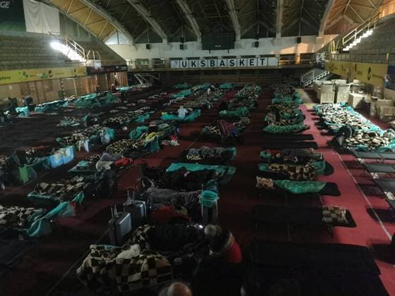 News Themen der Woche KW11 News Bilder des Tages Um 2:30 kam in Zgorzelec, Polen, ein Sonderzug mit 250 ukrainischen Flüchtlingen aus dem Kriegsgebiet an, welche in Turnhallen der Stadt einquartiert wurden.Zgorzelec, Polen, 14.03.2022 xxxMatthiasWehnertxxx, Handyfoto In Zgorzelec, Polen, ein Sonderzug mit 250 ukrainischen Flüchtlingen aus dem Kriegsgebiet an, welche in Turnhallen der Stadt einquartiert wurden, Zgorzelec Polen Polen Zgorzelec *** At 2 30 a special train arrived in Zgorzelec, Poland, with 250 Ukrainian refugees from the war zone, who were quartered in gymnasiums of the city Zgorzelec, Poland, 14 03 2022 xxxMatthiasWehnertxxx, cell phone photo In Zgorzelec, Poland, a special train arrived with 250 Ukrainian refugees from the war zone, who were quartered in gymnasiums of th