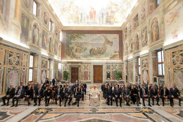 News Themen der Woche KW11 March 14, 2022, VATICAN CITY: This handout picture provided by the shows Pope Francis receiving in audience members of the Anima per il sociale nei valori d™Impresa (Social Soul in Business Values) Association, Vatican City, 14 March 2022..ANSA . VATICAN CITY - ZUMAa110 20220314_zaf_a110_012 Copyright: xVaticanxMediax