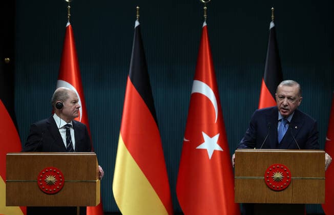 Bilder des Jahres 2022, News 03 März News Themen der Woche KW11 News Bilder des Tages Turkish President Recep Tayyip Erdogan, right, and Germany s Chancellor Olaf Scholz speak to the media after their talks, in Ankara, Turkey, Monday, March 14, 2022. ( Copyright: DepoxPhotos 17461346
