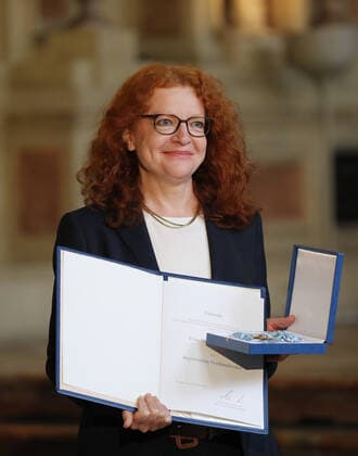 Verleihung des Bayerischen Verdienstordens durch den Bayerischen Ministerpräsidenten Dr. Markus Söder Margarete Bause, München Bayern Deutschland Antiquarium der Residenz