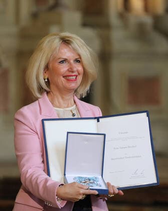 Verleihung des Bayerischen Verdienstordens durch den Bayerischen Ministerpräsidenten Dr. Markus Söder Tamara Bischof, München Bayern Deutschland Antiquarium der Residenz