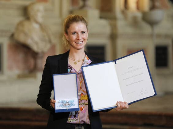 Verleihung des Bayerischen Verdienstordens durch den Bayerischen Ministerpräsidenten Dr. Markus Söder Jessica von Bredow-Werndl, München Bayern Deutschland Antiquarium der Residenz