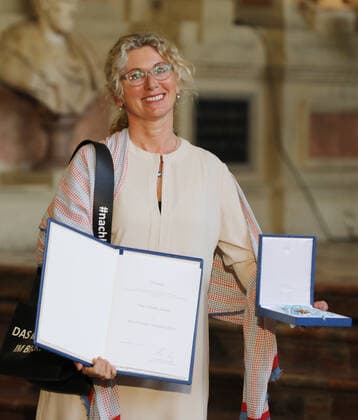 Verleihung des Bayerischen Verdienstordens durch den Bayerischen Ministerpräsidenten Dr. Markus Söder Juliana Daum, München Bayern Deutschland Antiquarium der Residenz