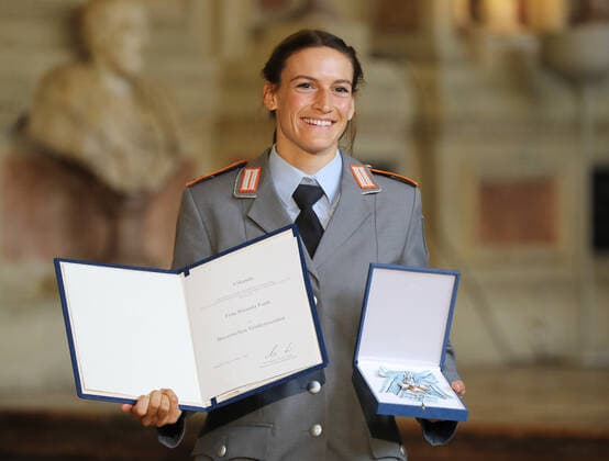 Verleihung des Bayerischen Verdienstordens durch den Bayerischen Ministerpräsidenten Dr. Markus Söder Ricarda Funk, München Bayern Deutschland Antiquarium der Residenz